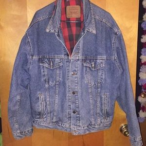 Vintage Levi’s flannel lined denim jacket.